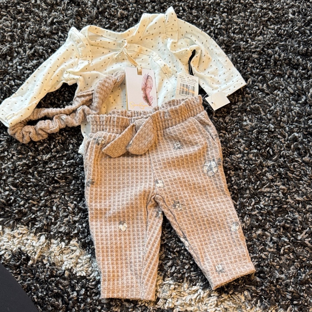 Jessica Simpson Cream and Tan Baby Set